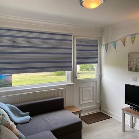 Chalet 87 Sandown Bay Holiday Centre Generous Money Off Ferry Crossing & Special Offer Until End Of June, September And Halloween Deals Now On Exterior photo
