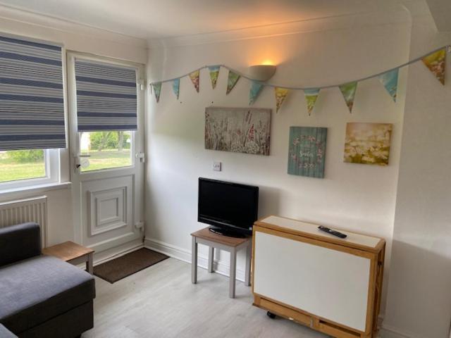 Chalet 87 Sandown Bay Holiday Centre Generous Money Off Ferry Crossing & Special Offer Until End Of June, September And Halloween Deals Now On Exterior photo