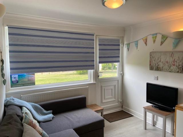 Chalet 87 Sandown Bay Holiday Centre Generous Money Off Ferry Crossing & Special Offer Until End Of June, September And Halloween Deals Now On Exterior photo